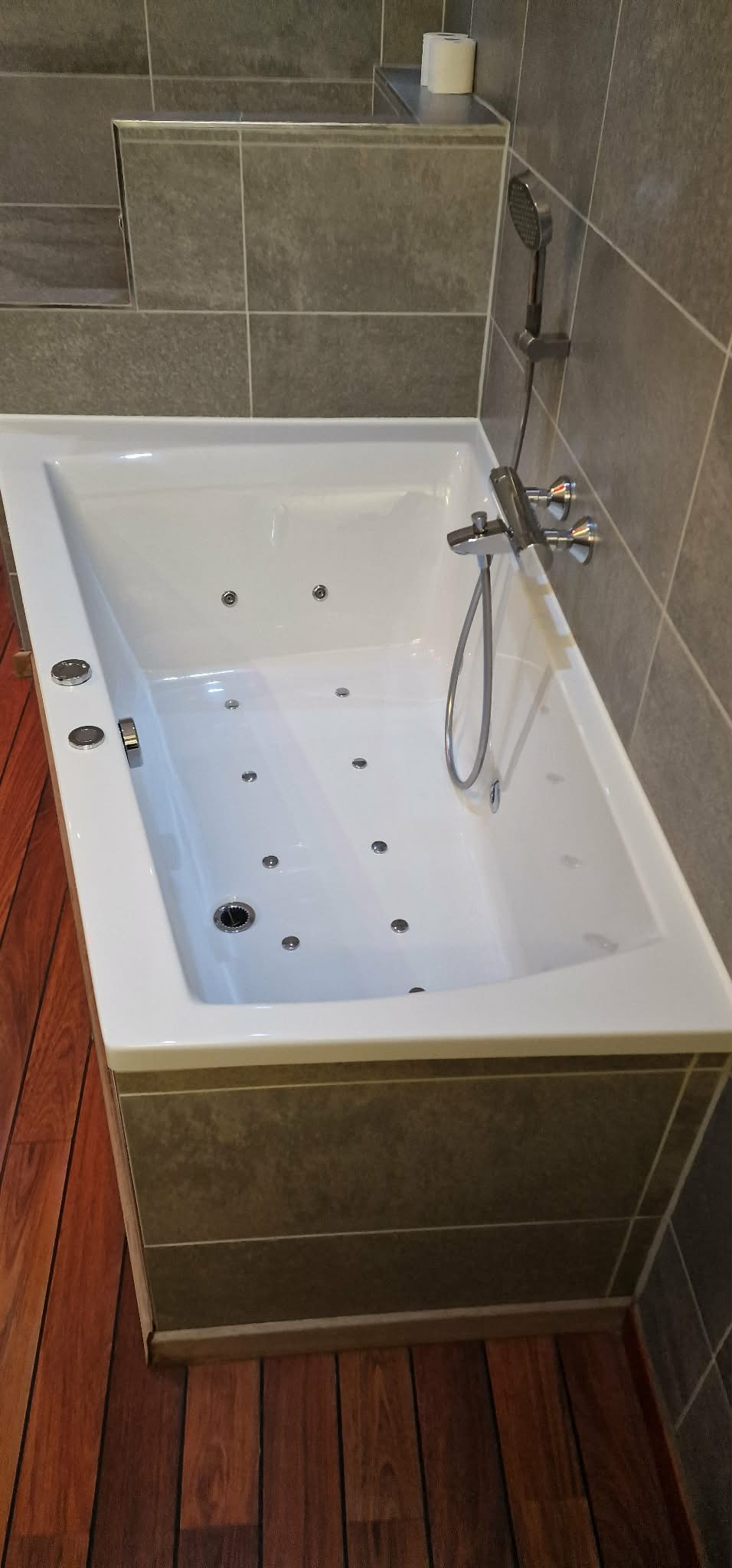 Chambre Grand Confort — jacuzzi balnéo