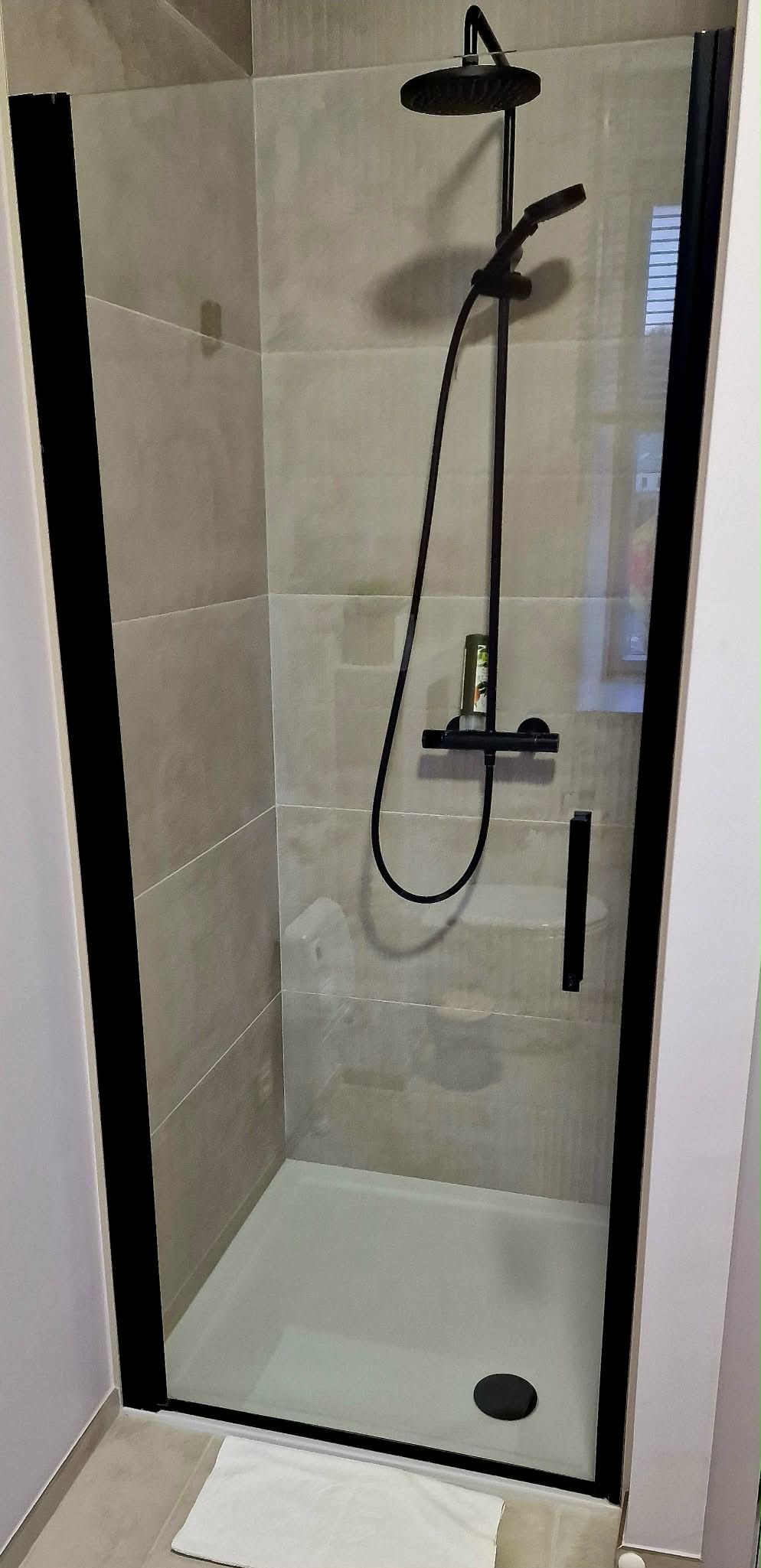 Chambre de Luxe — douche italienne robinetterie noire