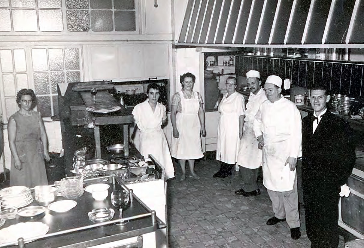 La brigade des cuisiniers de l'Hôtel des Etrangers