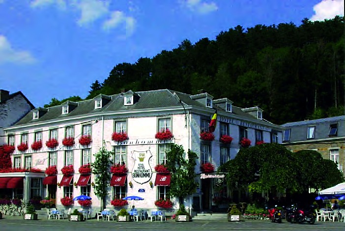 La façade actuelle du Royal Hôtel Restaurant Bonhomme