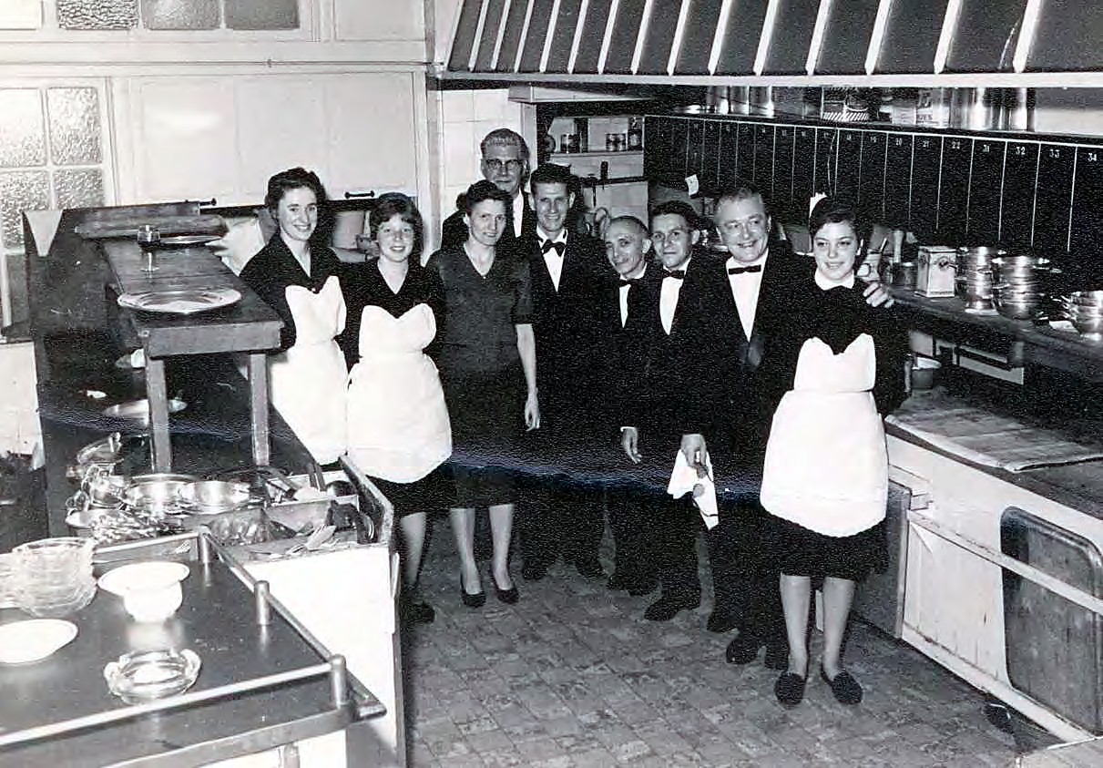 Le personnel de salle de l'Hôtel des Etrangers
